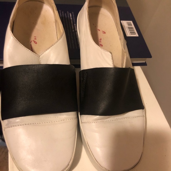 White and navy walking shoes - Picture 2 of 3